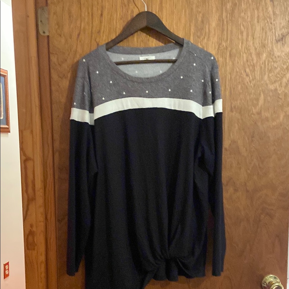 Maurices Gray and Black Long Sleeve Top with Knot